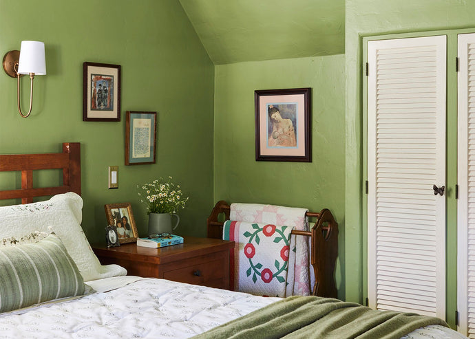 Let Sara Show You How She Refreshed Her Parent’s Bedroom And Bath (With Almost NO BUDGET)