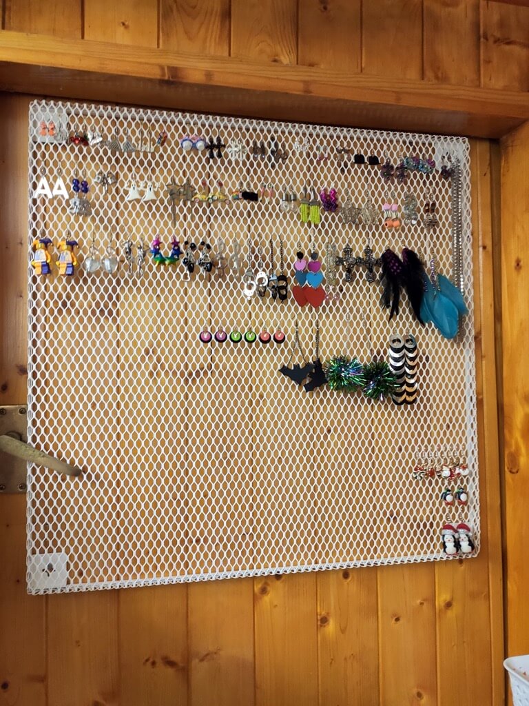 Earring Holders: 7 ideas to organise your giant collection